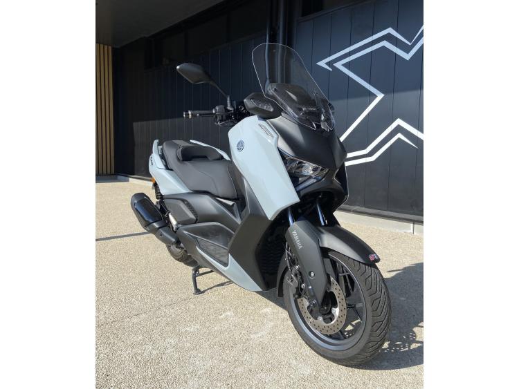 YAMAHA XMAX 300 TECH MAX +