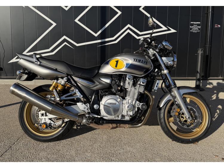 YAMAHA XJR 1300