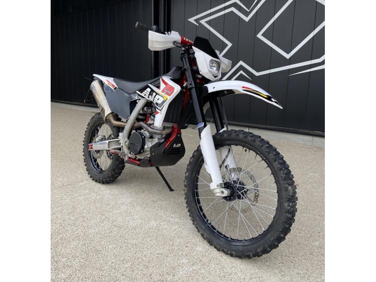 AJP 250 SPR