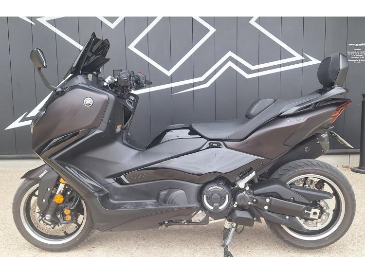 YAMAHA T-MAX 560 TECH MAX PACK SPORT AKRAPOVIC